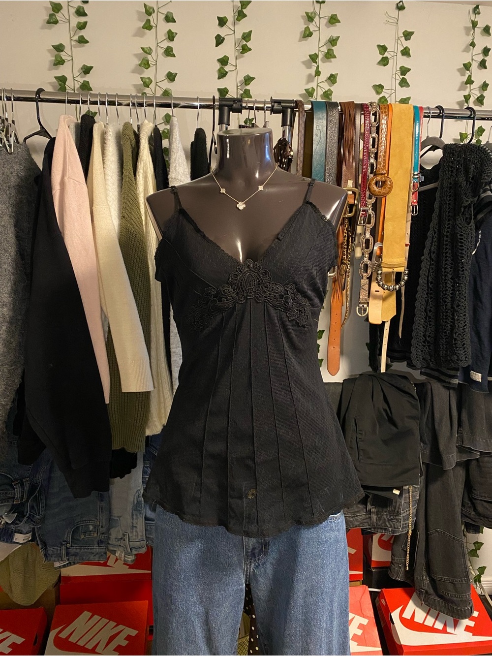Y2K Black Lace-Trim Cami Top - Babydoll style